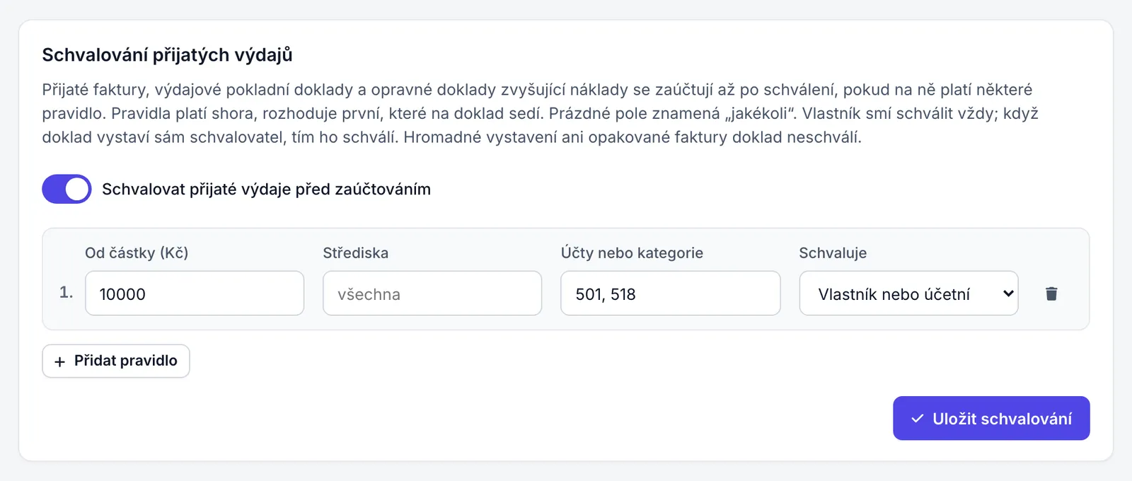 Blok Schvalování přijatých výdajů se zapnutým přepínačem a pravidlem od 10 000 Kč pro účty 501 a 518.